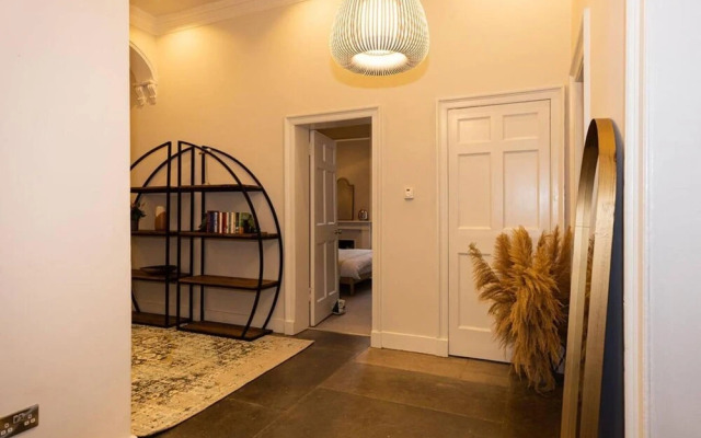 Beautiful Three Bedroom Georgian Home in Edinburgh