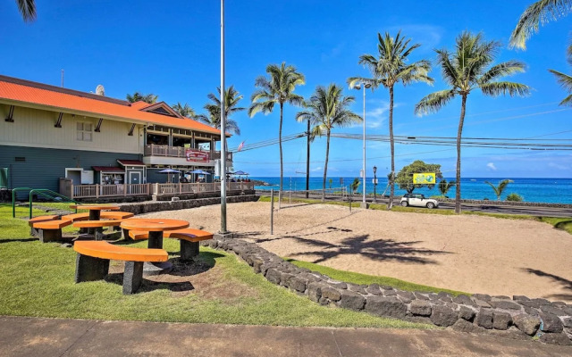 Kona Condo w/ View, Walk to Beach & Restaurants