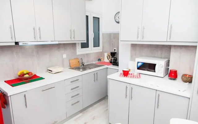 Thisio Aprt one breath from Acropolis