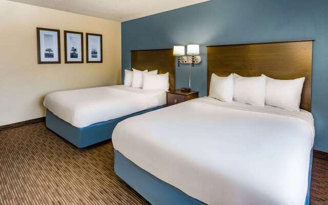 AmericInn by Wyndham Hotel and Suites Long Lake