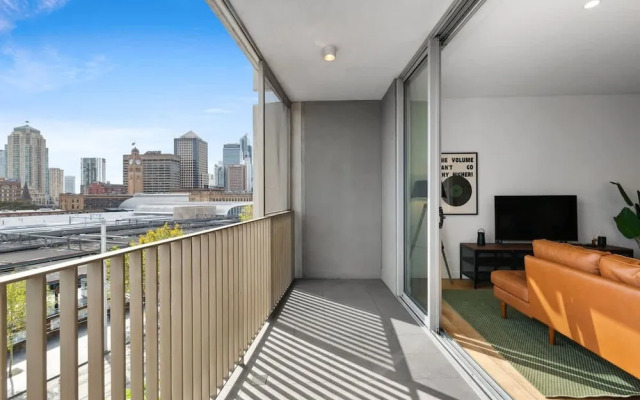 Central Charming 2 Bedrooms With Balcony Aircon