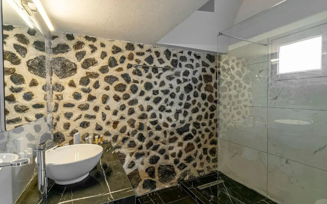 Phaos Santorini Suites