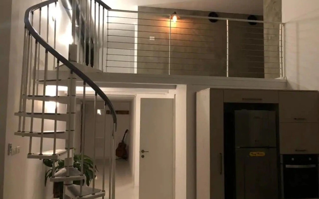 Beach Home in Tel Aviv near Water