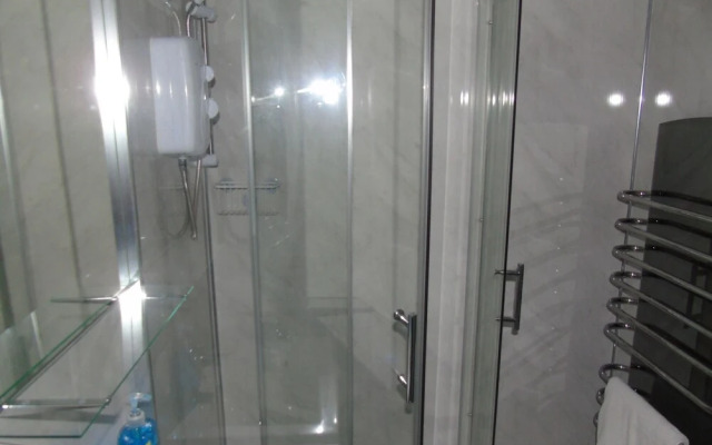 Captivating 1-bedroom Apartment in Bolton