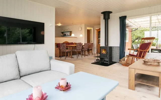 6 Person Holiday Home in Thyholm