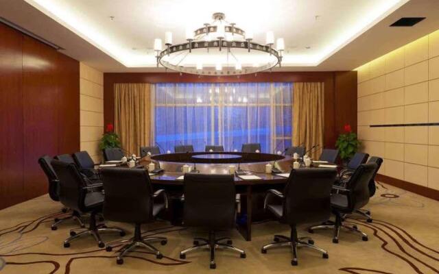 Qingdao Celebrity Hotel