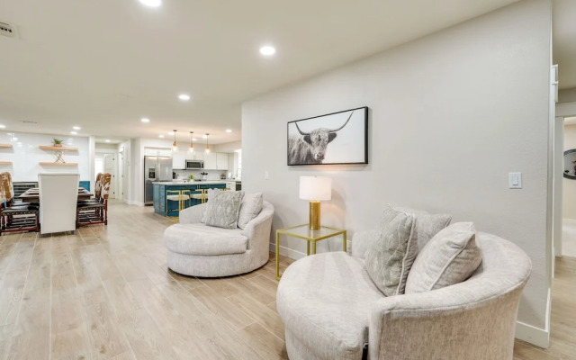 Private Pool & Hot Tub: Spacious Scottsdale Home!