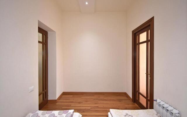 Tumanyan street, 3 bedrooms New Renovated apartment TM662