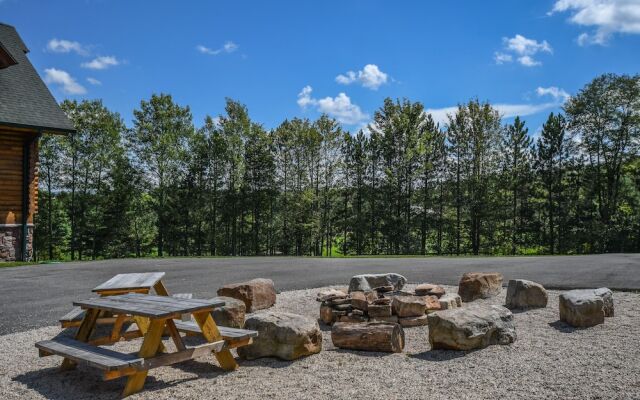 Log Hut 3 Bedroom House