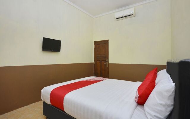OYO 810 Idola Residence