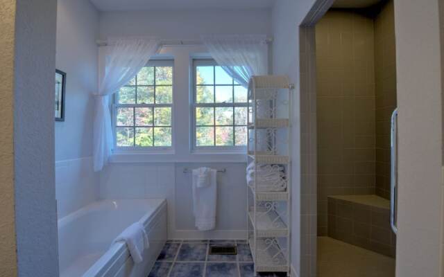 Lake Serenity - 6 Br Home