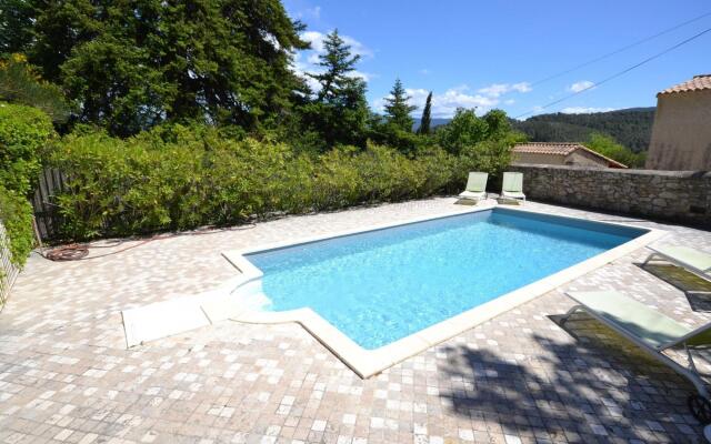 Large holiday home in Vaison-La-Romaine with garden