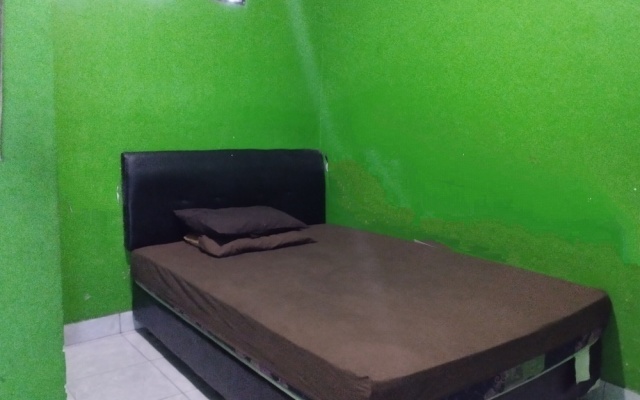 Hotel O Penginapan Mekar Sari Near PT. Lombok Menara Energygas – Guest Rooms – Kuripan