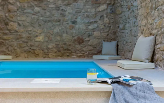 Incomparable Plaka s Lux 2bdrm Apt w Pvt Heated Pool
