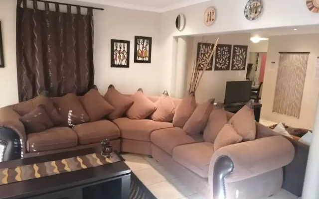 Inviting 3-bed House in Kempton Park