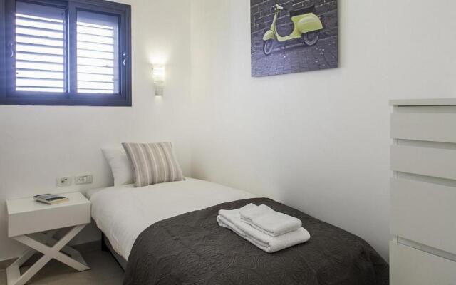 Brilliant 3BR in Shalom Aleichem 27 by HolyGuest