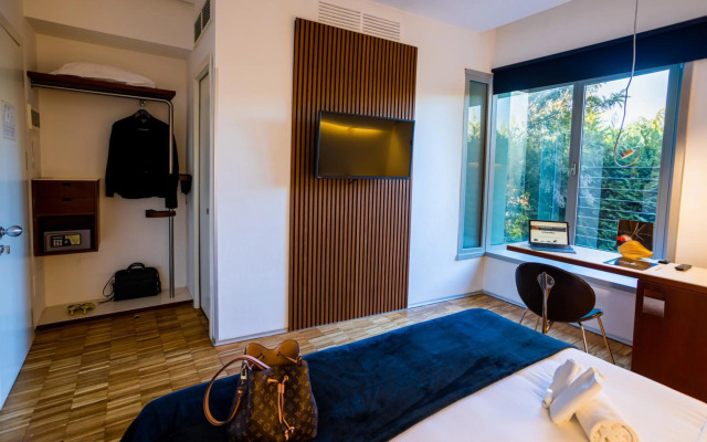 Black Hotel