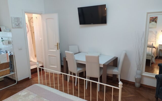 Al 171 Suite Studio 1p-3p