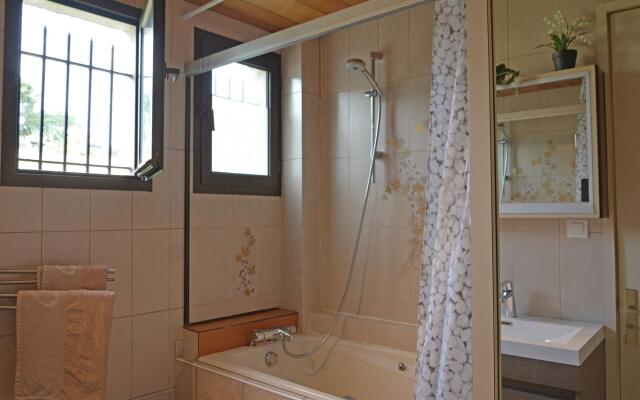 Beautiful Villa in Carcassonne with Shared Pool, Jacuzzi