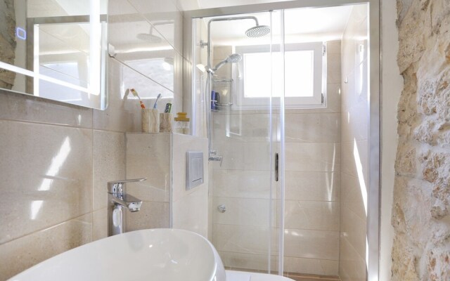 Rustic Stone House Bajeli with Jacuzzi