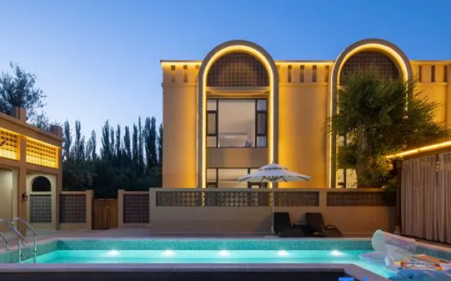 Fanjing・AURA | Desert Galaxy Pool, 360° Gilded Sunset Panoramic Stay (Shazhou Night Market) – Pool – Jiuquan