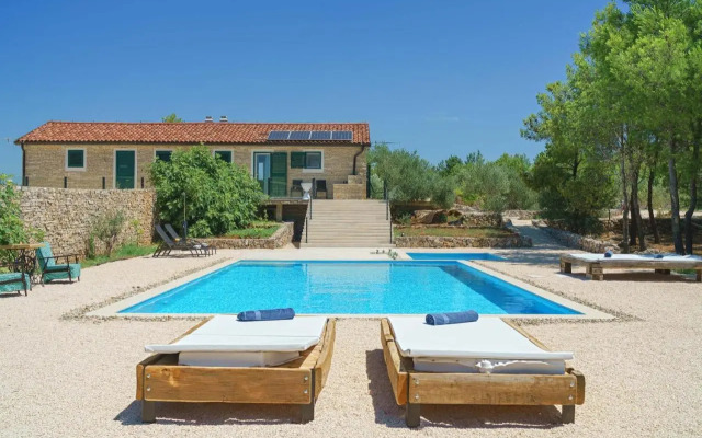 "The 7th Heaven Garden"Villa