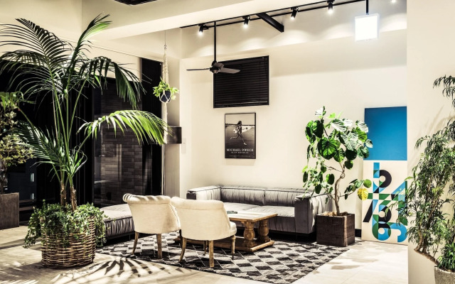 H Hotel
