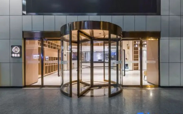 Starway Hotel (Wuhan Hanxi First Road Subway Station)