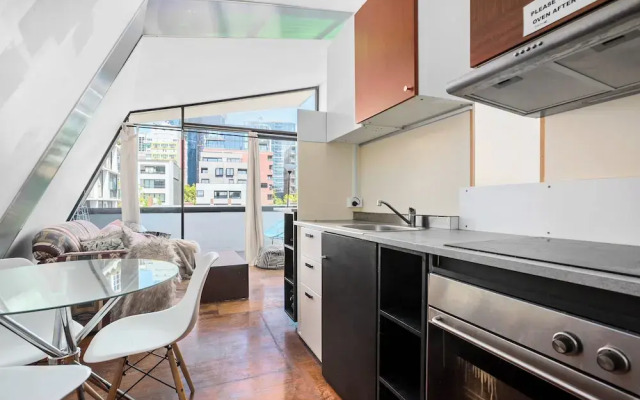 Melbourne Skyline Suite CBD with views