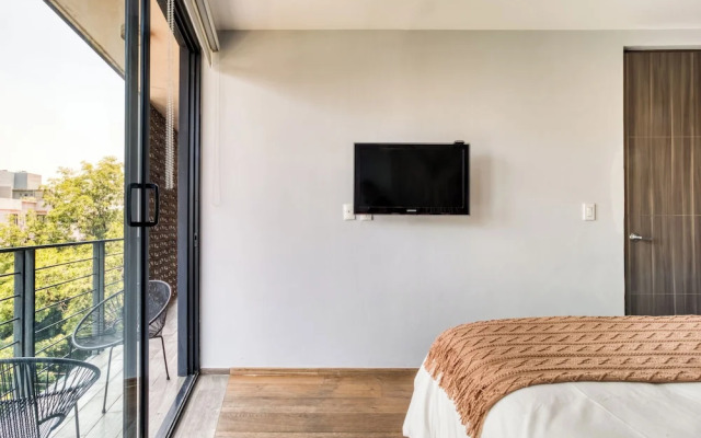 Chic PH Haven with rooftop By Tasman