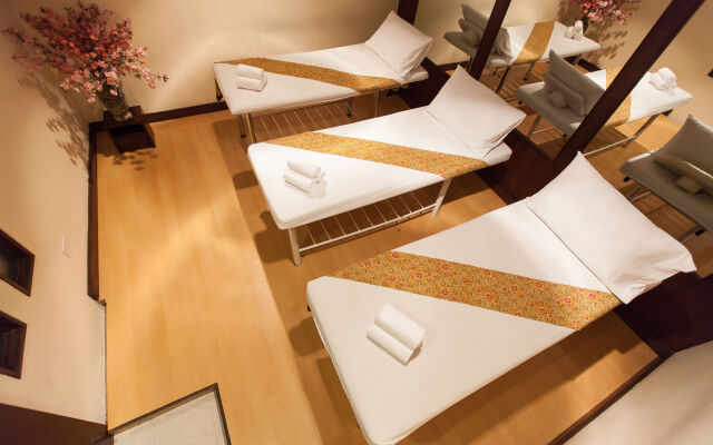 New Season Square Hotel