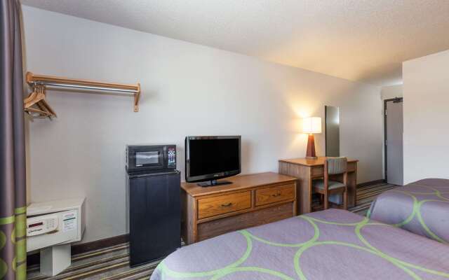 Super 8 by Wyndham Dunbar/Charleston Area