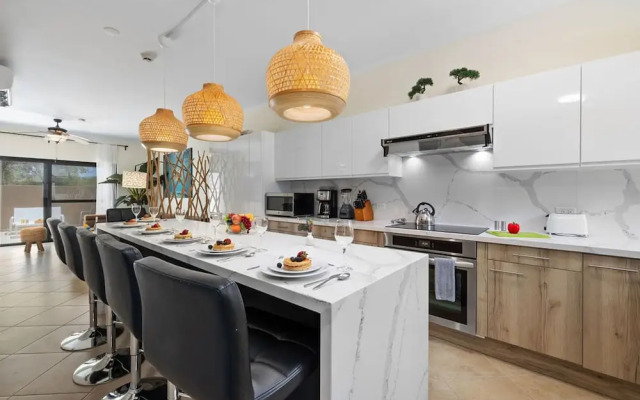 Upscale Gated Community Oasis Close to the Beach