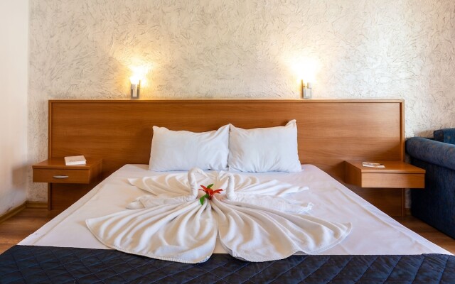 Complex Sunrise by HMG - All Inclusive