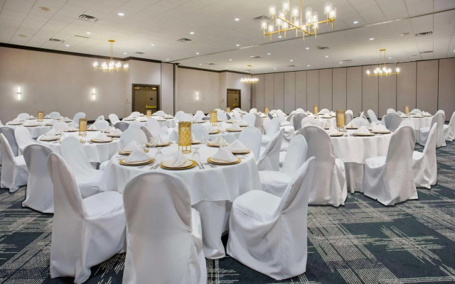 DoubleTree by Hilton Lansing