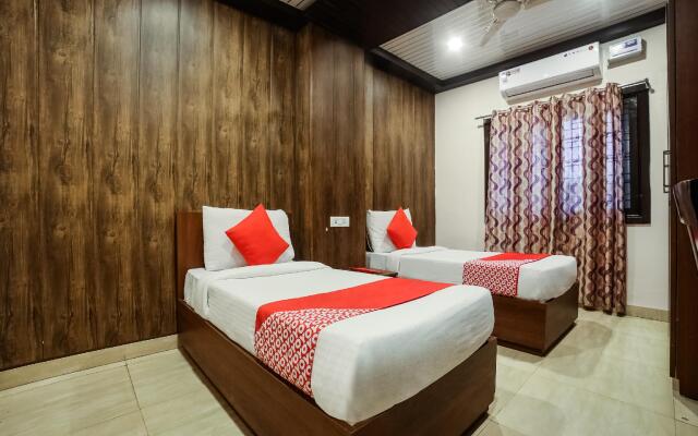 OYO Flagship 111 Canal Road