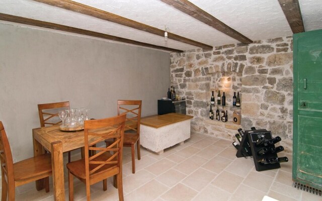 Nice Home in Omis With Wifi and 2 Bedrooms