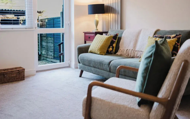 Corner House - Bright 2BD in Cheltenham