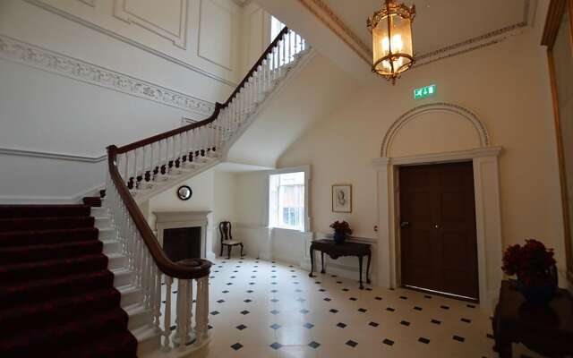 Henrietta Suites City Centre