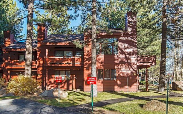 Winterset #18 - Shared Pool & Near Skiing!