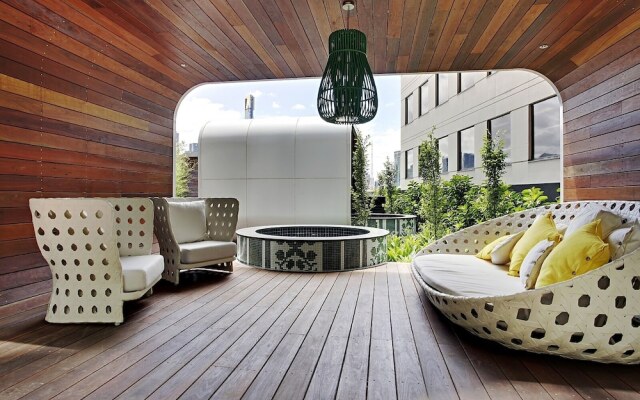 Top Floor Stunning Views