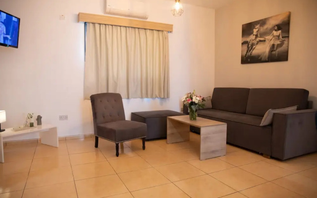 Valentina Coastal Suites in Central Paphos 3