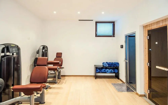 Beach Access 5 Bedroom Villa