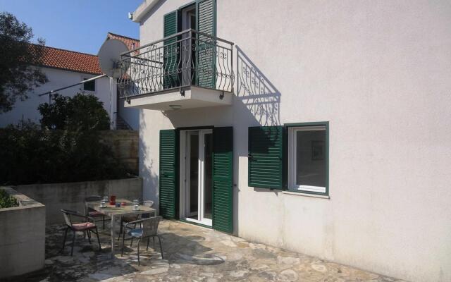 Elizabet - great location & close to the beach - A2(2+2)