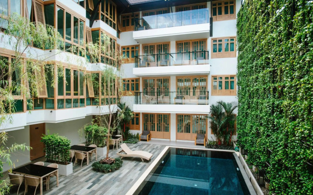Moon Dragon Hotel