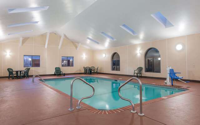 Super 8 by Wyndham St Charles