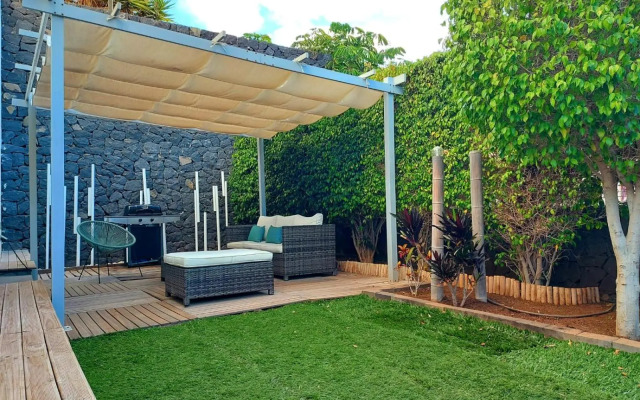 Duplex with sea views, garden and terrace