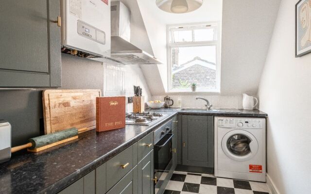 The Streatham Common - Modern & Bright 2BDR Apartment