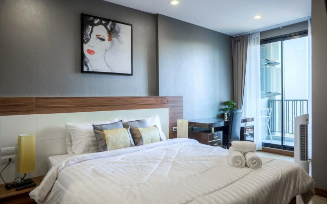 HIC at Night Bazaar 607