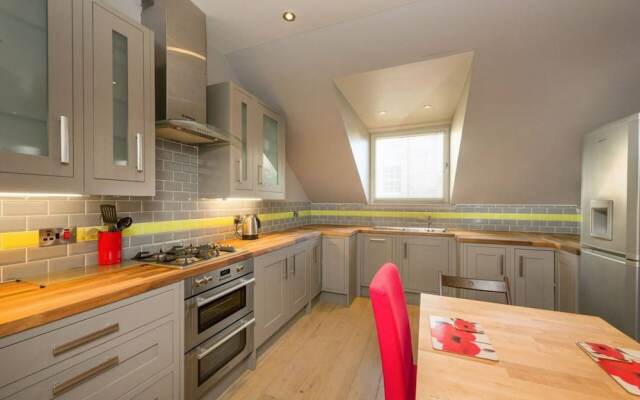 Modern 2 Bedroom Apartment in Cumberland Street